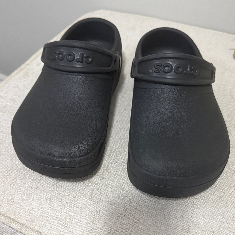 CROCS clogs